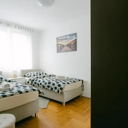 Ladenta Apartman*** Apartment