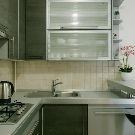 Ladenta Apartman***